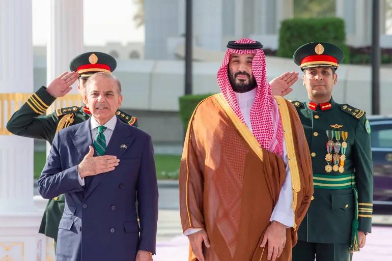 اتفاق الدفاع السعودي–الباكستاني: رسائل سياسية مباشرة إلى إسرائيل
