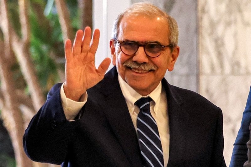 الاستقالة غير واردة نهائياً
