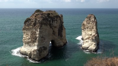 معجزة تاريخية في لبنان تظهر من أعماق صخرة الروشة: 