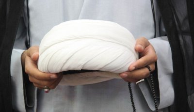 شيخ شيعي يتعرض 