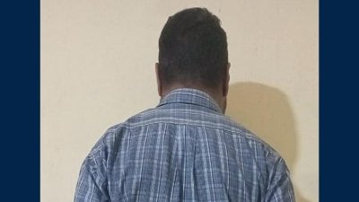 يسرق الأموال من صناديق التبرعات والنذورات... 