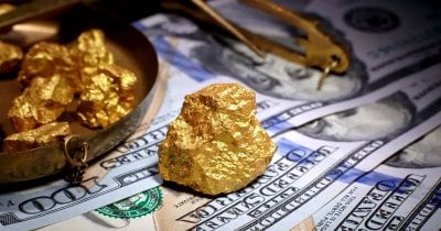 قفزة غير مسبوقة بأسعار الذهب… خبير يوجّه نصيحة للبنانيين: الدولار بات مهدداً؟