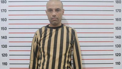 متهم بالتمثيل بالجثث والتباهي... 