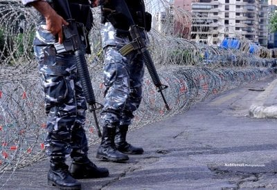 أوقف السيارة وتهجّم على عنصر أمني... ماذا حصل على تقاطع المتحف؟
