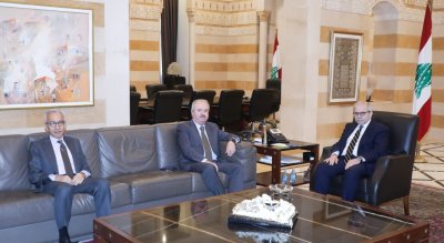 سلام يبحث مع جابر والبساط مشروع قانون الفجوة المالية (صور)