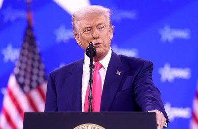 ترامب: مباحثات غزة في لحظة حاسمة… وفريق إضافي غادر للمشاركة