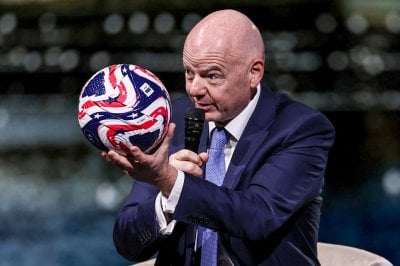 غضب واسع ضد إنفانتينو: الفيفا تبرر لإسرائيل وتقصي روسيا!