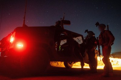 اعتقال مشتبه بهم في سوريا... الجيش الإسرائيلي: تدمير مواقع ومصادرة وسائل قتالية (فيديو)