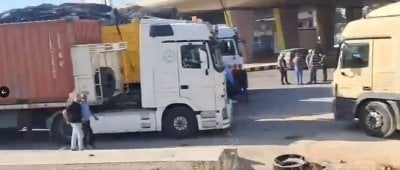 بعد احتجاج ضهر البيدر… اعتصام جديد لأصحاب الشاحنات في شتورا (فيديو)