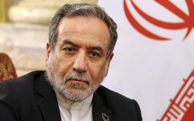 لا حلّ إلا بالدبلوماسية النووية... عراقجي: 