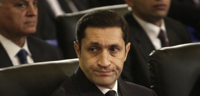 بعد الموافقة على خطة ترامب... علاء مبارك يتساءل: سلام أم استسلام؟