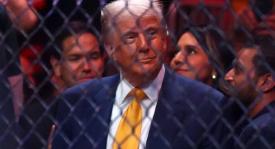 ترامب يحتفل على طريقته... نزال UFC داخل البيت الأبيض!