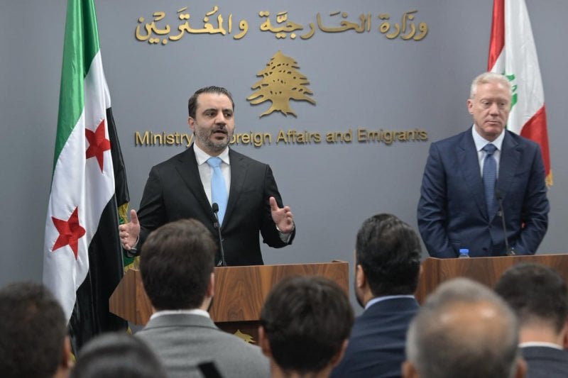 الشيباني يذكر اللبنانيين بزمن الوصاية السورية… هرج ومرج في المطار واعتداء على عنصر أمن