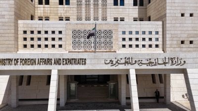 سوريا ترفض استقبال نواب لبنانيين 

