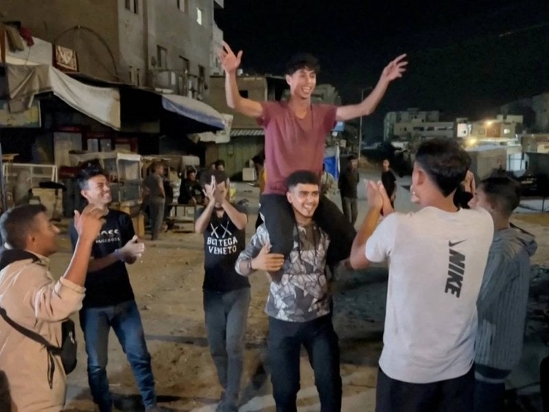 "لحظات الفرح الأولى"... سكان غزة يحتفلون بعد اتفاق وقف الحرب (فيديو)