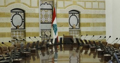المالية من السياسية!