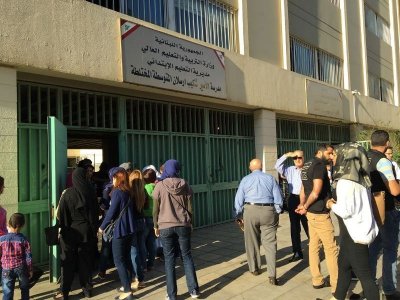 فوضى غير مسبوقة تضرب قطاعًا حيويًا… لأول مرة دوام على توقيتين في لبنان!
