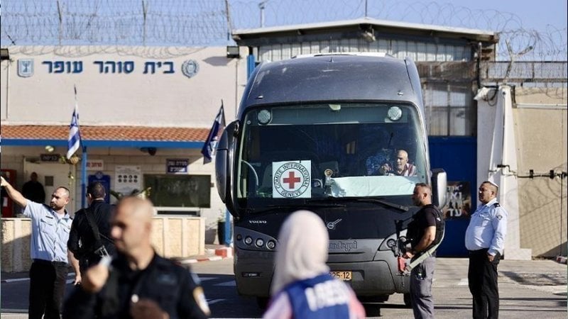 بدء عملية نقل الأسرى الأمنيين للافراج عنهم... الاعلام الاسرائيلي يكشف