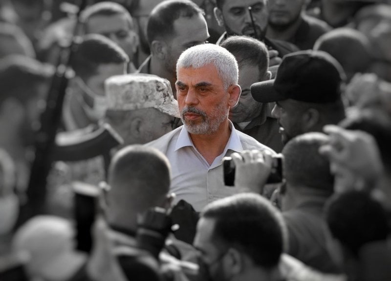 بين "الدعس والتركيع"... إسرائيل تزعم العثور على وثيقة بخط السنوار لتنفيذ "7 أكتوبر" (صورة)