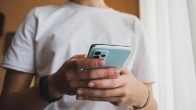 من خيال إلى مأساة... محادثات مع روبوت تدفع ابن الـ14 إلى الانتحار