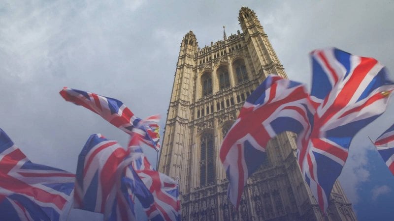 "العيون تراقبكم"... تحذير علني نادر من "MI5" للسياسيين