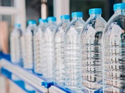 مياه ملوّثة في الأسواق… وقرار من 