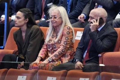 حين توقف ترامب عن الكلام… من هي السيدة التي لفتته في الكنيست؟