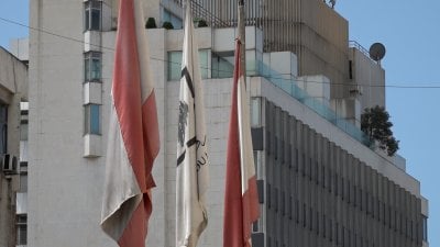 مصرف لبنان يهز الشارع اللبناني بضربة صارخة لاحد المواطنين… صاحب العلاقة يروي تفاصيل صادمة!