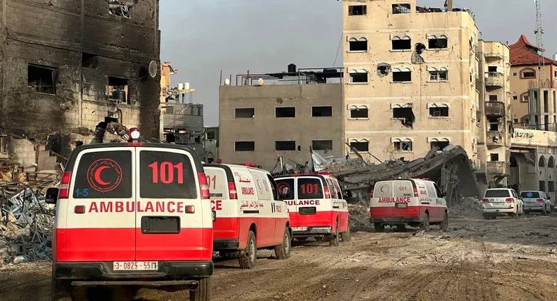 آثار ضرب وتعذيب واضحة... غزة تتسلم 30 جثماناً من اسرائيل