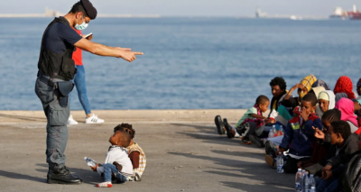 اتهام دولي لباريس… أطفال مهاجرون بلا مأوى وتحت رحمة الشرطة