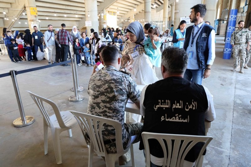 الدفعة الخامسة تتحرك.. الأمن العام يواكب عودة النازحين عبر معبر المصنع