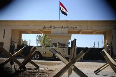 تل أبيب تربط فتح معبر رفح بتسليم الجثامين… والمساعدات إلى غزة تتقلص