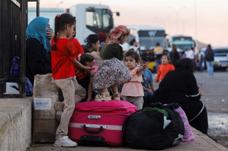 "حقهم الطبيعي أن يتعلموا"... نائبة تعلق على تسجيل الطلاب السوريين! 
