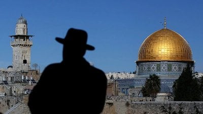 قيادي يهودي خطير حمل السلاح بوجه نتنياهو واسرائيل وأثار زوبعة كبرى... تفاصيل مثيرة قلبت الموازين!