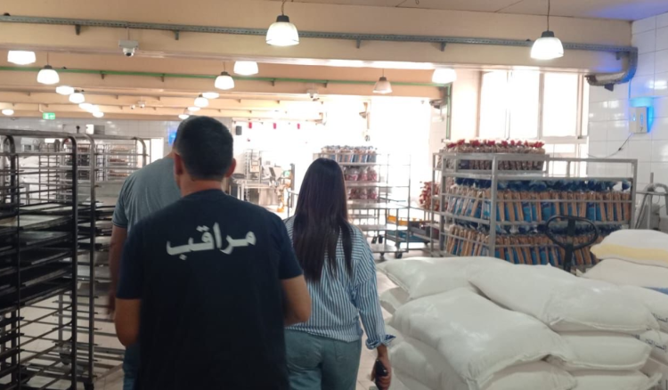 إنذارات بسبب المخالفات الصحية... "الاقتصاد" تجول في أفران العباسية جنوبًا