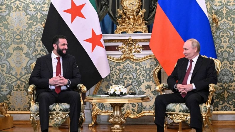 "دلالات البروتوكول"…  دخول الشرع إلى قاعة بوتين يثير التساؤلات (فيديو)