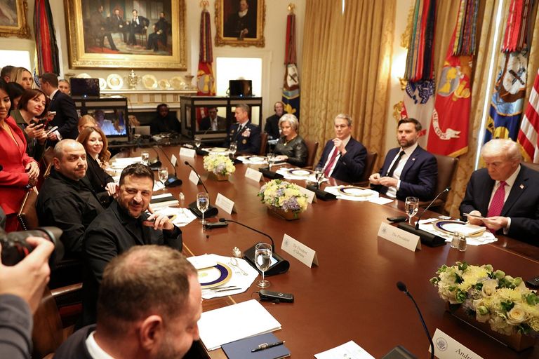 لقاء ترامب وزيلينسكي.. أجواء متوترة ورفض تسليم "توماهوك" لقاء ترامب وزيلينسكي.. أجواء متوترة ورفض تسليم "توماهوك"