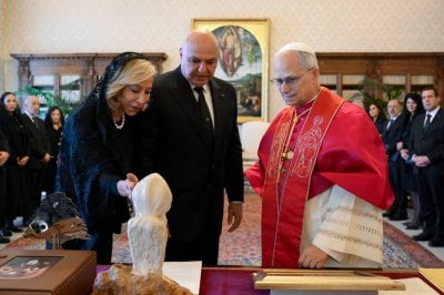قبل زيارة البابا إلى لبنان... عون في الفاتيكان غدًا!
