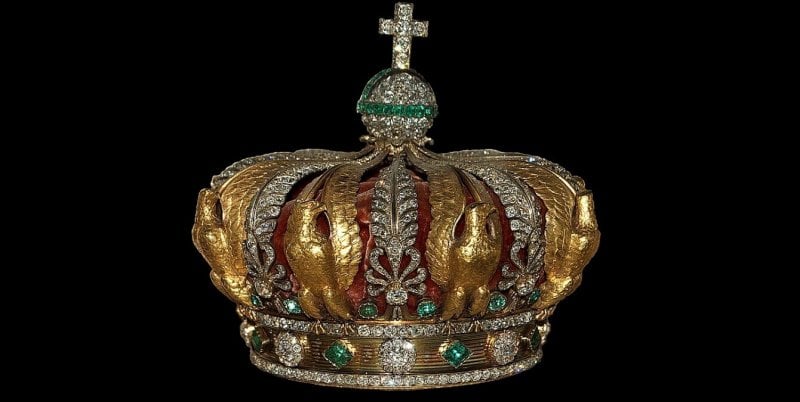 بعد السطو الخاطف... تاج الإمبراطورة أوجيني يظهر قرب متحف اللوفر