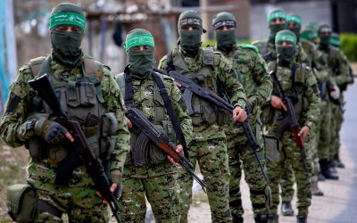 قذيفة إسرائيلية تهز الاتفاق... وطلب مباشر من حماس لترامب
