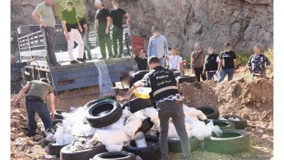 بالصور: إتلاف أطنان من الكبتاغون والكوكايين والحشيشة