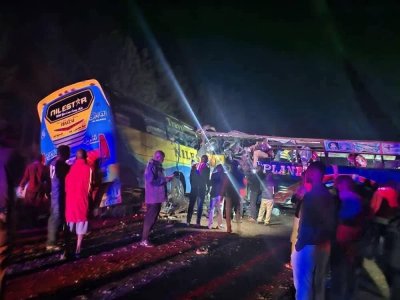 كارثة مرورية في أوغندا... أكثر من 60 قتيلًا في تصادم حافلتين (صور)