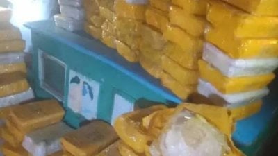 عملية بحرية ضخمة تضبط مخدّرات تقارب قيمتها المليار دولار في بحر العرب