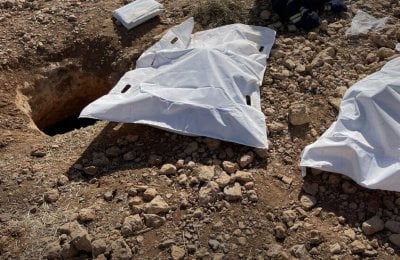 مقبرة جماعية في سوريا... العثور على رفات نساء وأطفال قُتلوا عراة في تل الصوان