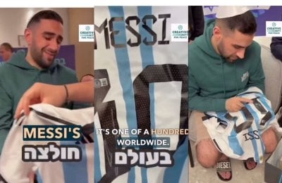 حقيقة إهداء ميسي قميصين موقّعين لرهينتين إسرائيليتين (فيديو)
