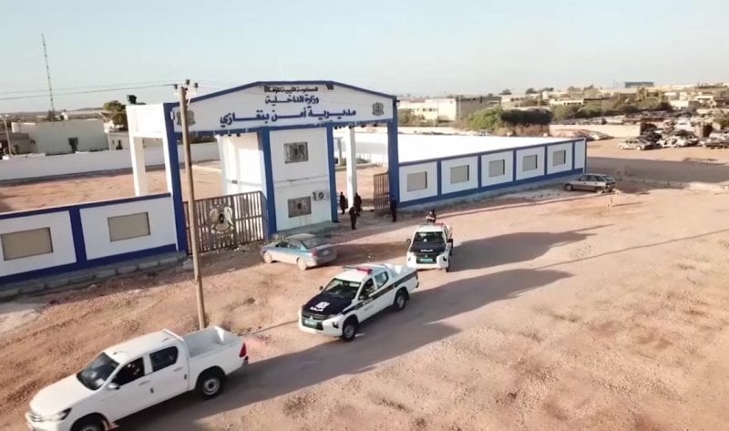 جريمة تهز ليبيا... أب يقتل أطفاله السبعة وينتحر داخل سيارته