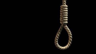 مأساة في وادي الجاموس... العثور على شاب مشنوق داخل منزله