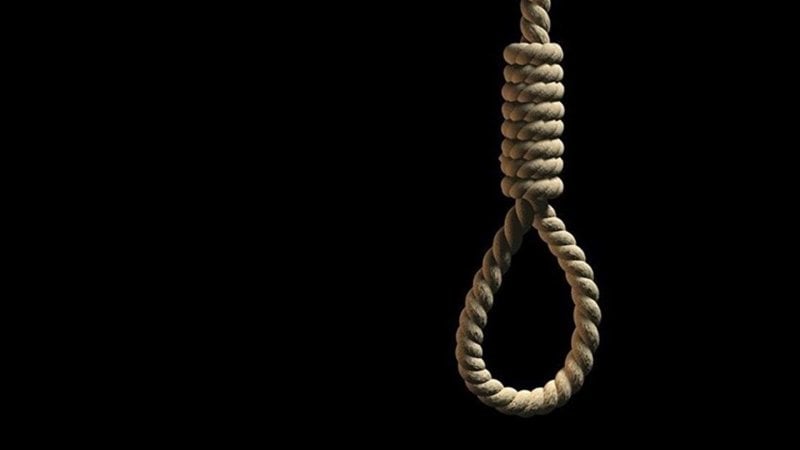 مأساة في وادي الجاموس... العثور على شاب مشنوق داخل منزله