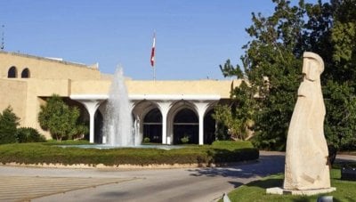 انقسام في القصر الجمهوري 
