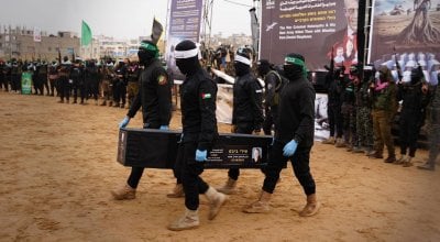 بعد تسليم رفات رهينة أمس… القسام تستعد لتسليم جثتين جديدتين